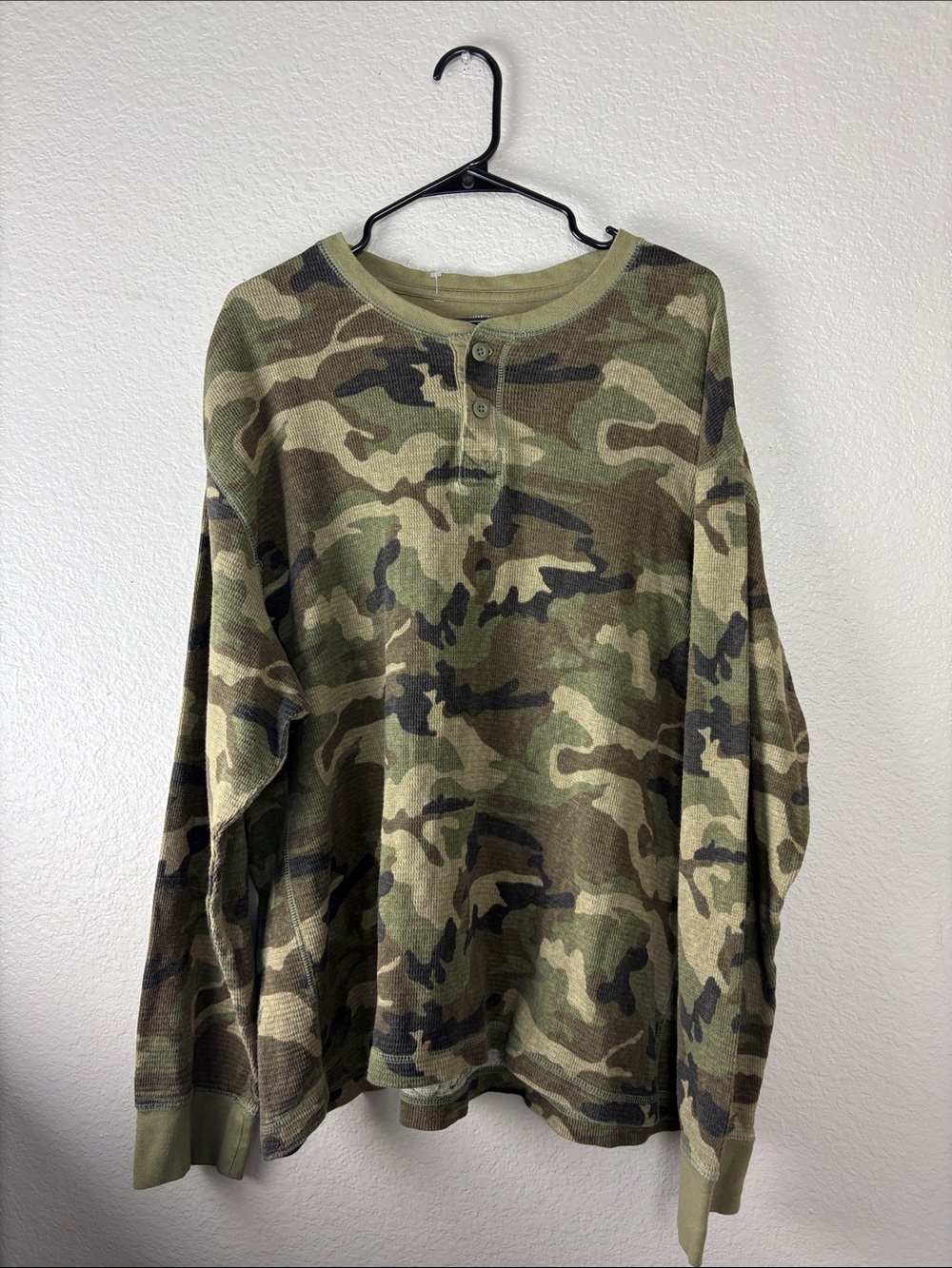 Faded Glory army print Long sleeve quarter button shirt (2XL)